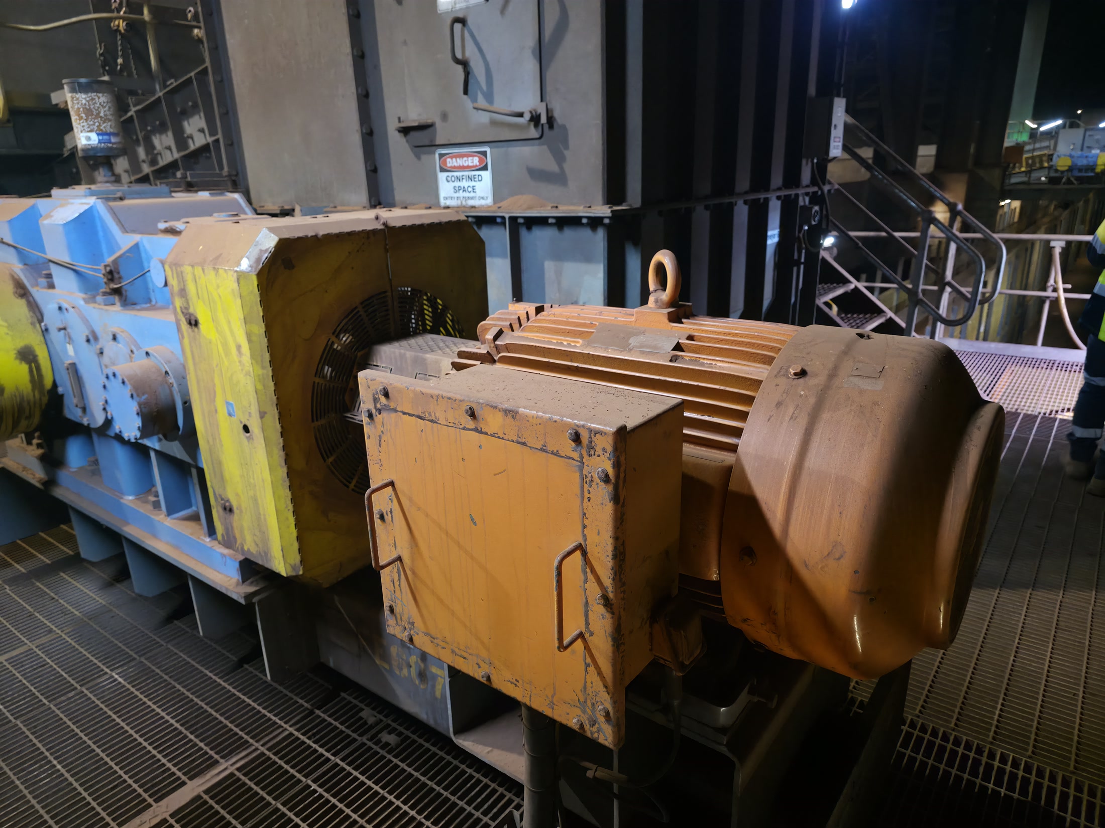 Industrial motor and fixed plant equipment for process monitoring